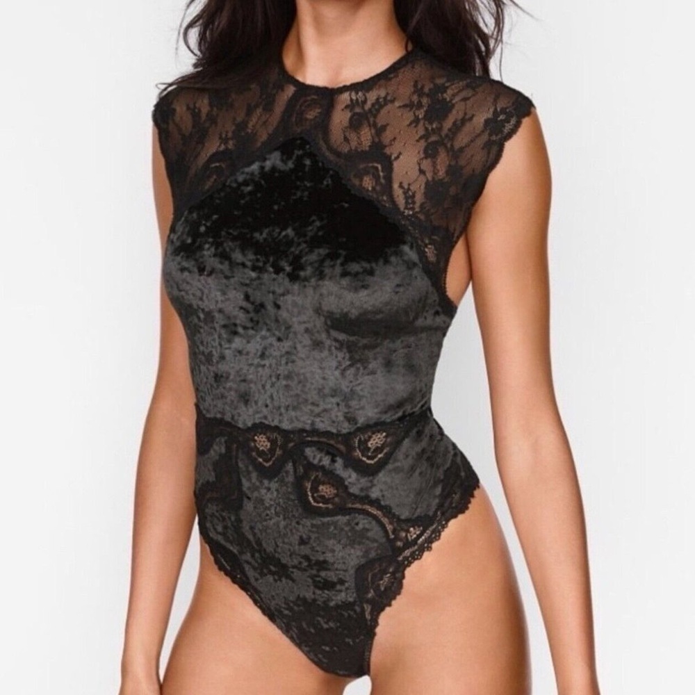Victoria’s Secret Black Lace Velvet Thong Bodysuit Size Medium